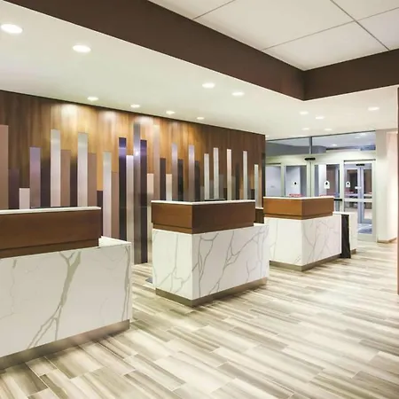 Hotel La Quinta & By Wyndham Downtown