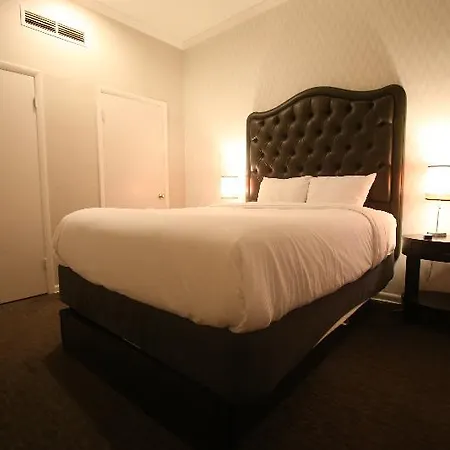 Selina Hotel 3*
