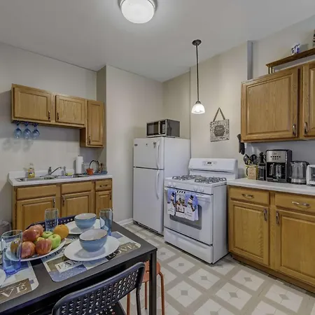 Male One Bunk Historic Pullman $450 Per Month, Free Wifi Hostel *
