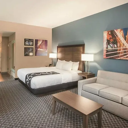 Hotel La Quinta & By Wyndham Downtown 3*