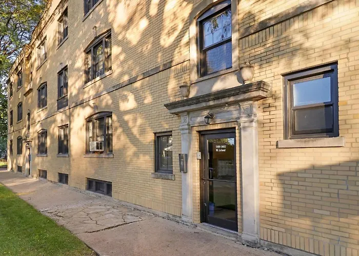 Alluring Studio Apartment In Jefferson Park - Leland 1N