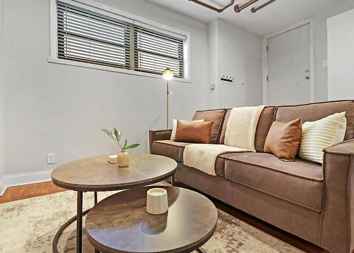Stylish And Fully Furnished Studio Apartment - Oakdale G