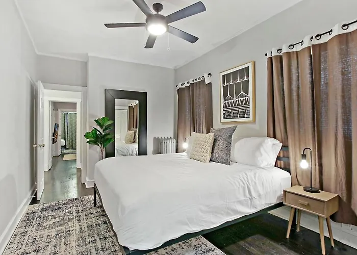 2Br Comfy & Artistic Apt Outfitted For Comfort - Francisco 1
