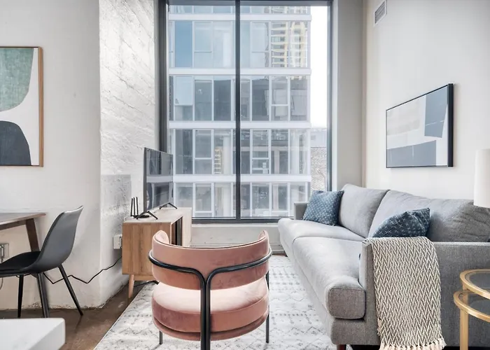 River North 1Br W Gym Lounge Roof Nr Riverwalk Chi-900