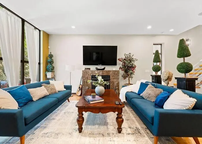 Zen Oasis Of Elegance: Expansive Executive Home