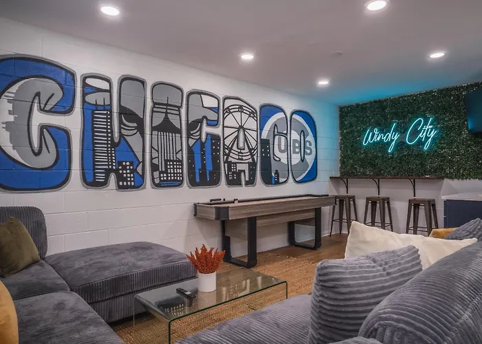 Modern Townhome With King Suite & Private Patio