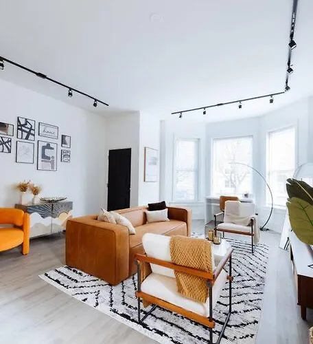 The Brown House - A Luxurious Uchicago Campus Stay