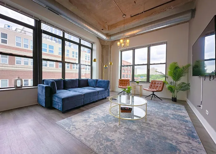 Spacious And Luxurious 3Br Near Mccormick Place And Soldier Field With Optional Parking - Sleeps 10