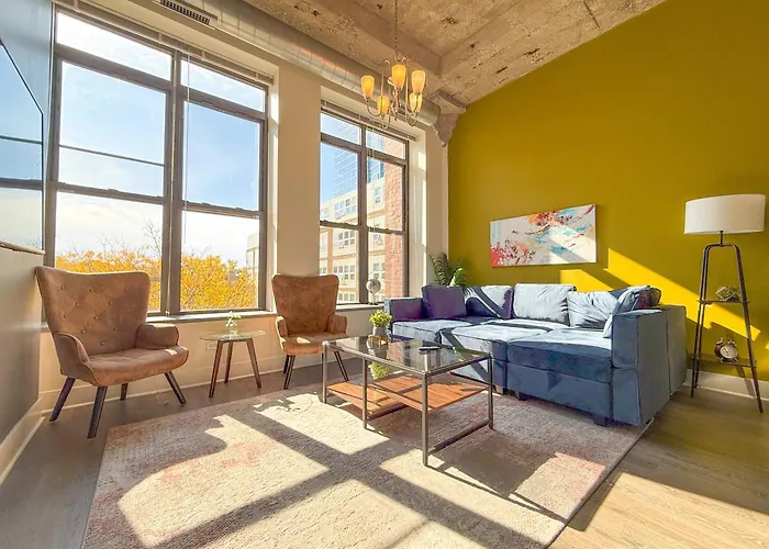 Mccormick Place 2Br Stylish Suite With Optional Parking And Gym For Up To 8 Guests Near Soldier Field And Grant Park