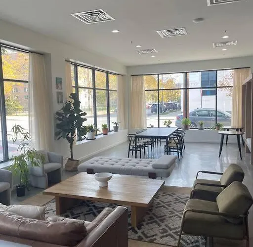Flexible Room Choices & Modern Amenities !