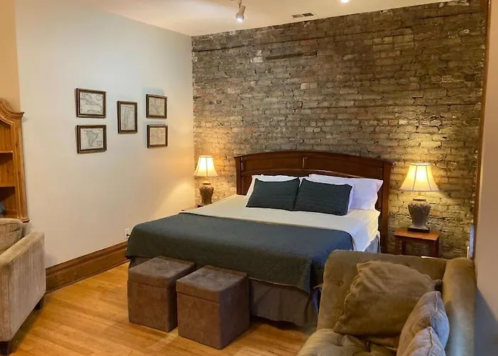 Large Room With King Bed In The Lakeview - 3A