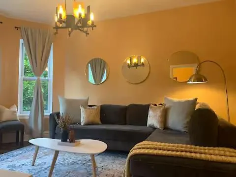 Luxurious Andersonville Oasis