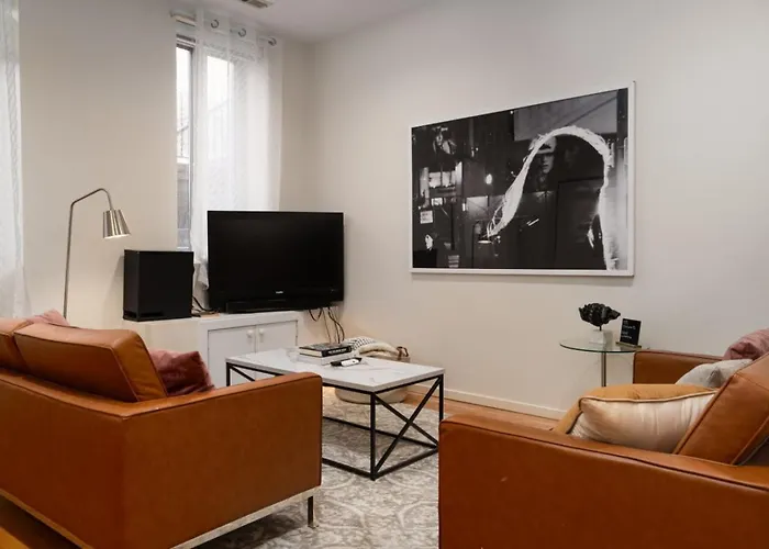 Wicker Park 2Br Apartment Near Milwaukee Ave