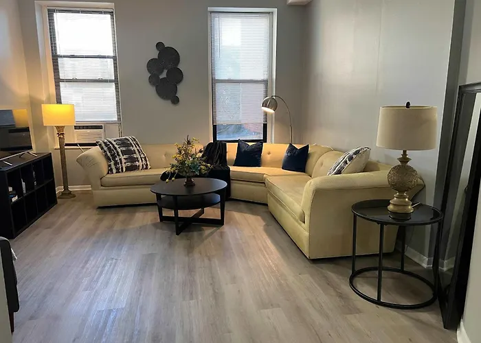 South Loop 2 Bedroom Apt
