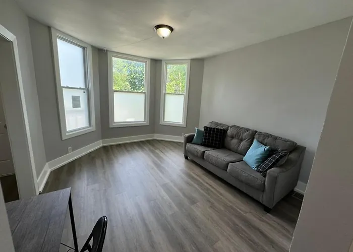 Beautiful Home Near Downtwon - Free Parking!