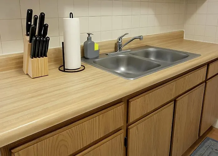 1Br 1Ba Windy City Hideout - Lockwood Rep