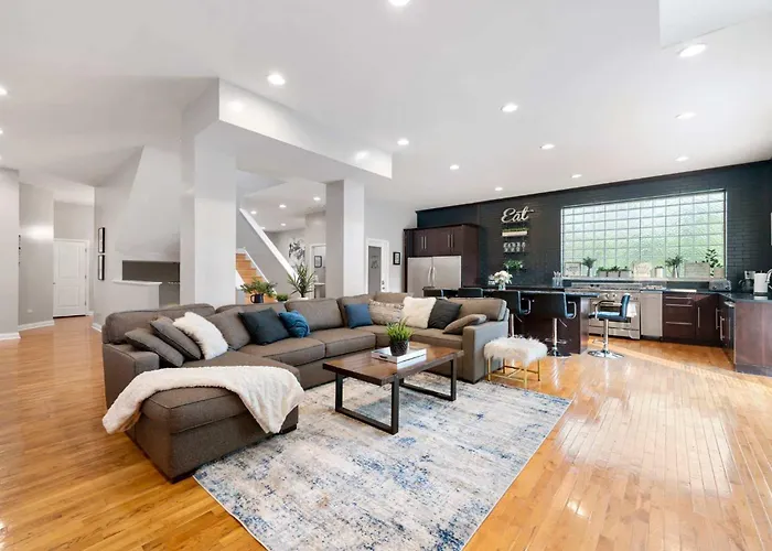 Spacious Luxury Retreat 8 Bed Oasis With 6 Baths