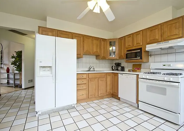Architectural 6Br In Lincoln Park By Sonder