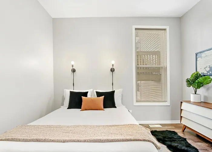 Trendy & Insta-Worthy 2Br Apartment - Kimball Rear