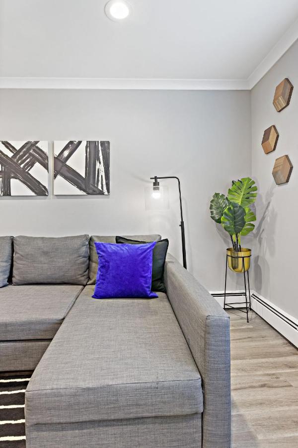 Sophisticated Studio With Modern Kitchen - Oakdale Od2 Rep Chicago