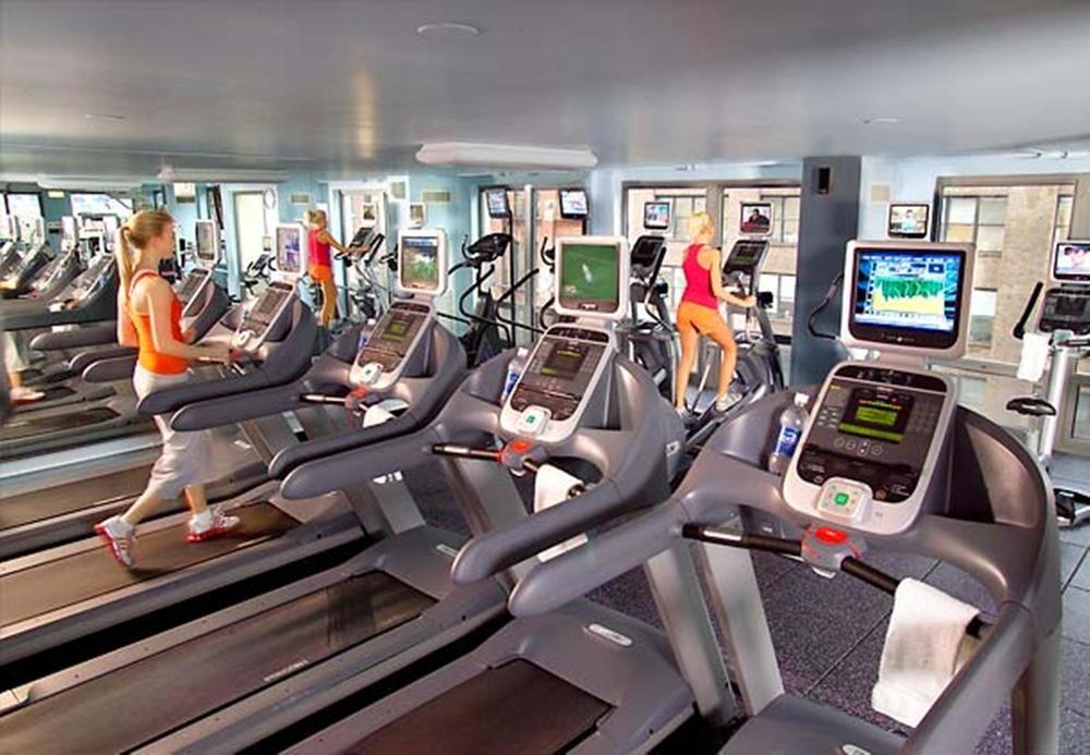 Courtyard By Marriott Downtown/river North Hotel 3*