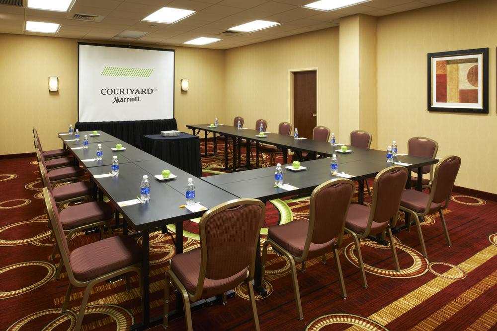 Courtyard By Marriott Downtown/river North 3*