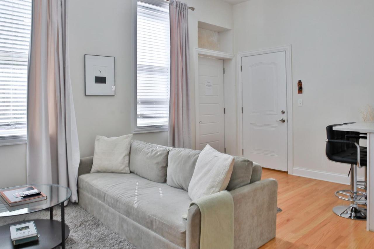 Apartamento Frontdesk Updated West Town 2 Bedroom Apt With W&d