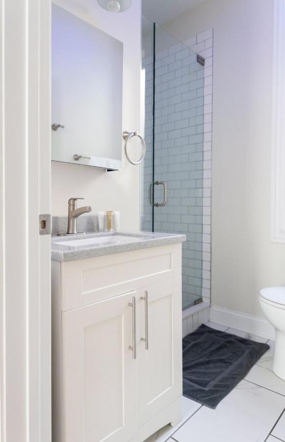 Frontdesk Updated West Town 2 Bedroom Apt With W&d Apartamento