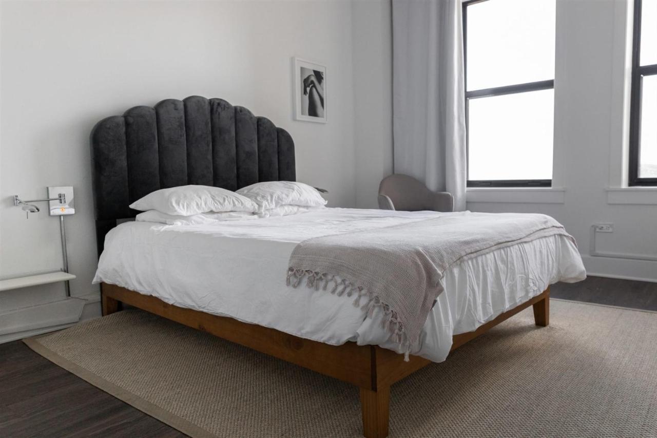 Apartment Frontdesk Dashing 1 Bedroom Apt Near The Smart Museum *
