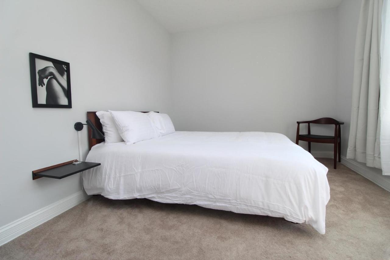 Frontdesk Updated 2 Bedroom Apt With Full Kitchen *