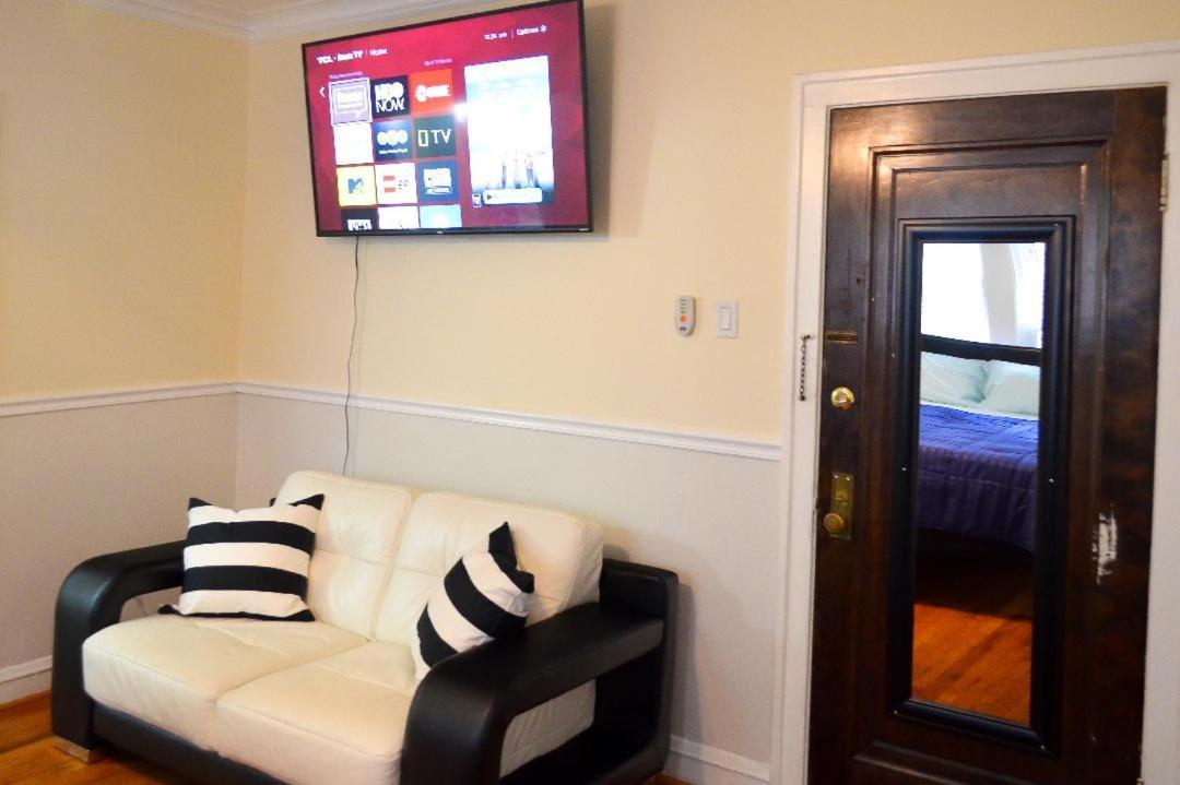 Cozy Near Wrigley Field And Boystown Apartment