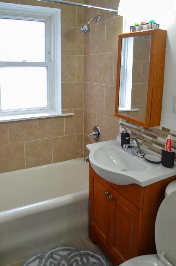Cozy Near Wrigley Field And Boystown *