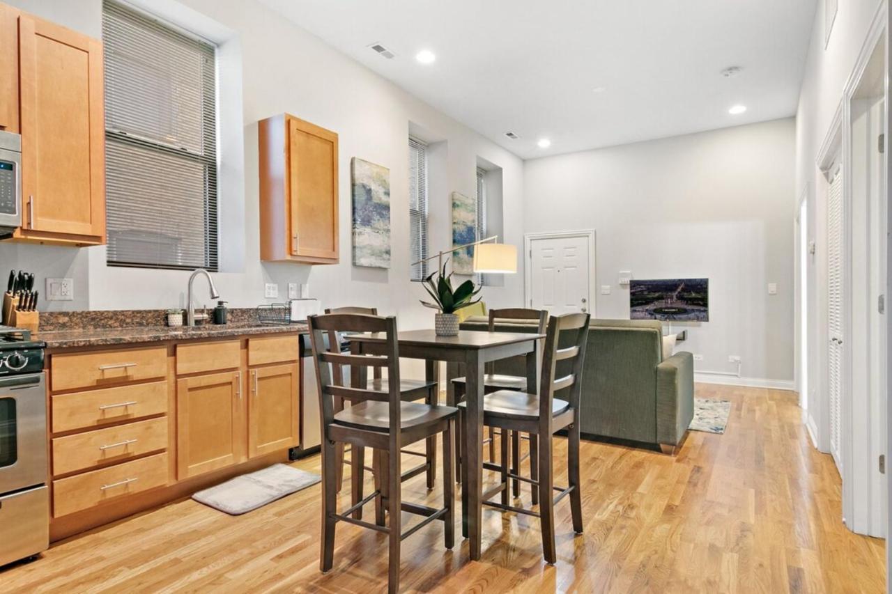 2br Minimalist In Logan Sq Near Train & Stores - Milwaukee 2 Apartamento