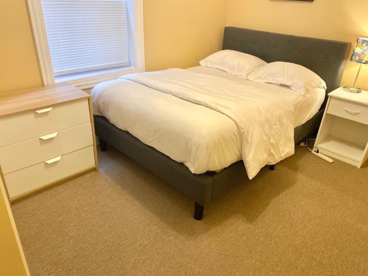 Entire Modern 2 Bedroom Apartamento