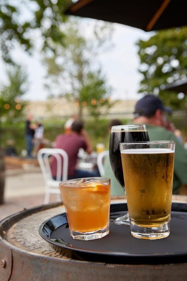 The Leavitt Street & Tavern