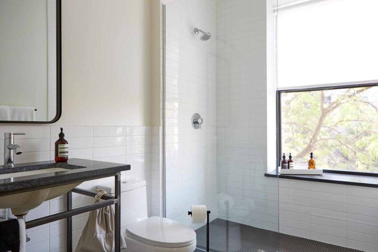 The Leavitt Street & Tavern *