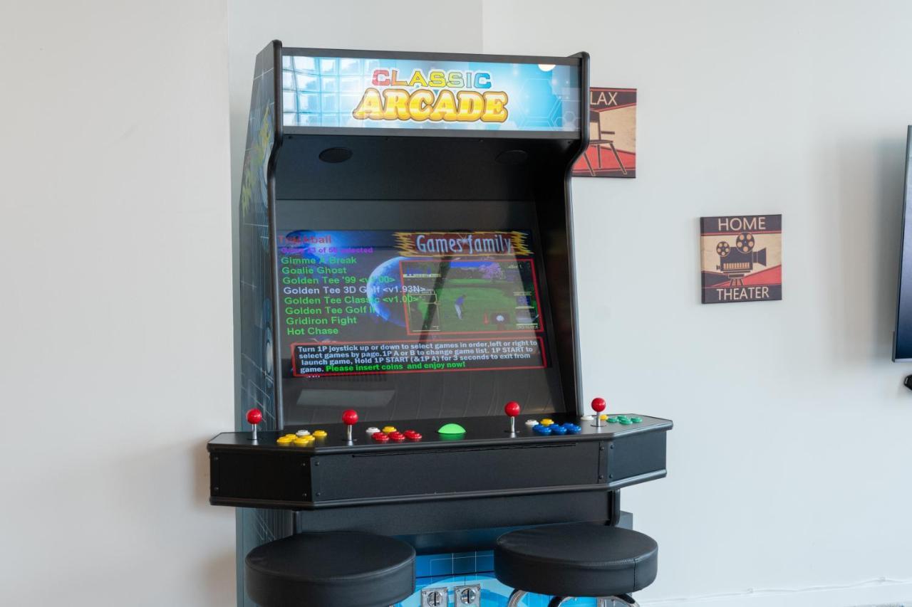 Penthouse Of Joy With Over 4000 Games! Apartment