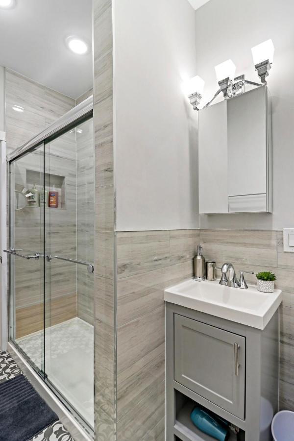 Chic & Updated In East Lakeview - Barry S1 Appartement *