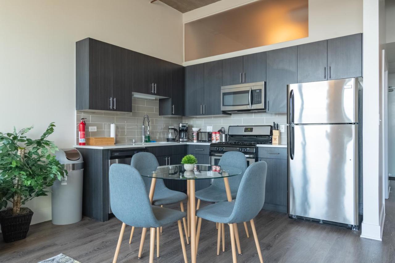 Convenient 2Br Suite In Prime Location With Gym Access & Optional Parking Near Mccormick Place And Soldier Field Chicago