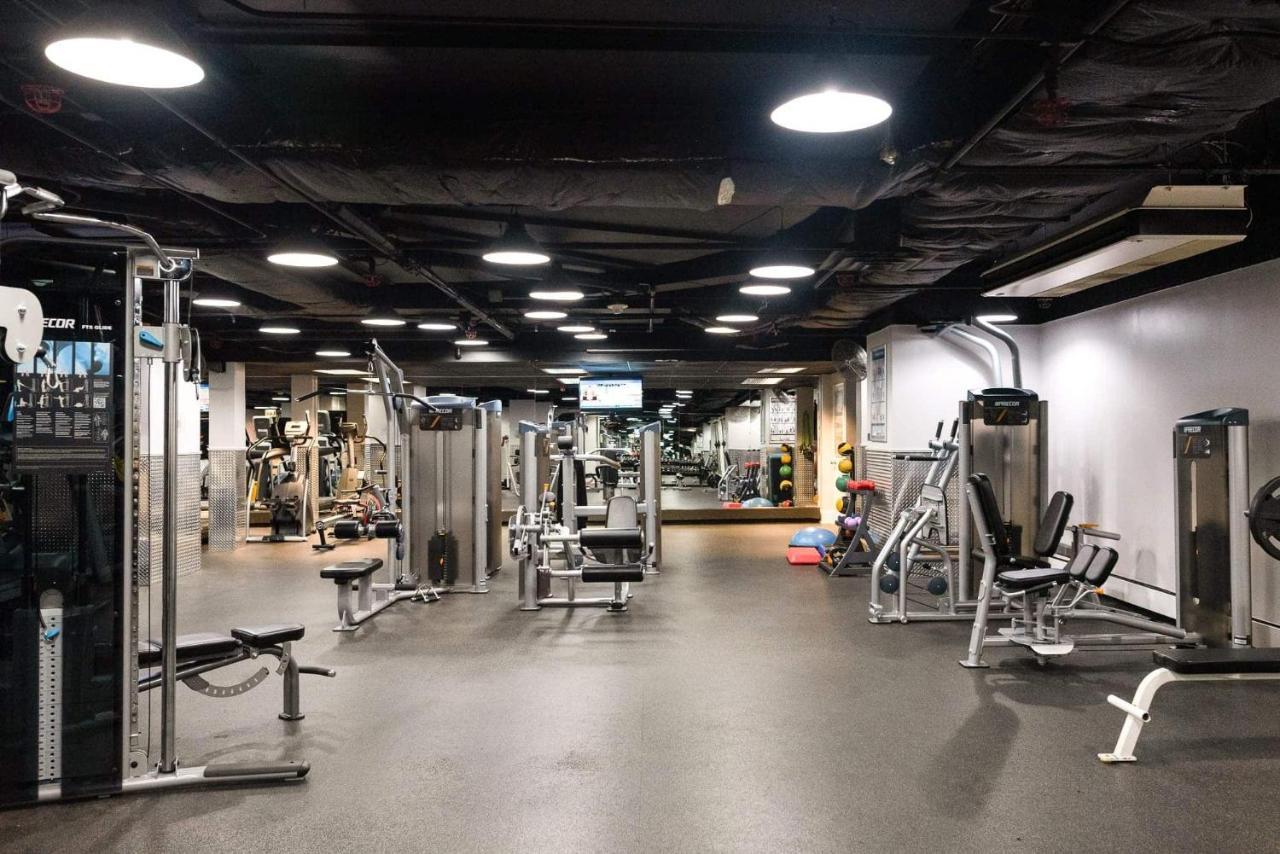 3br Premium Executive Penthouse W/ Pool & Parking Chicago