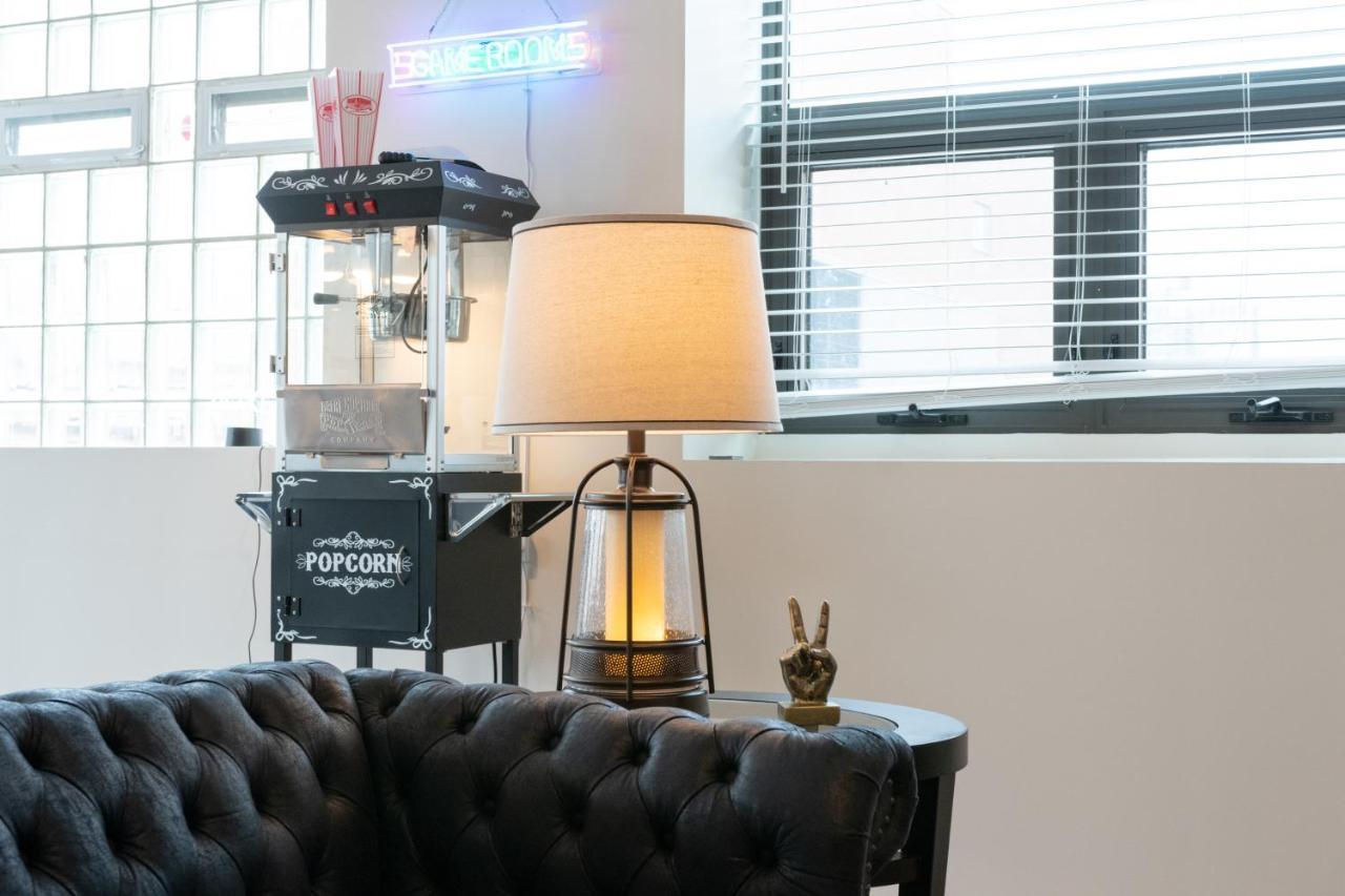 Penthouse Of Joy With Over 4000 Games! *