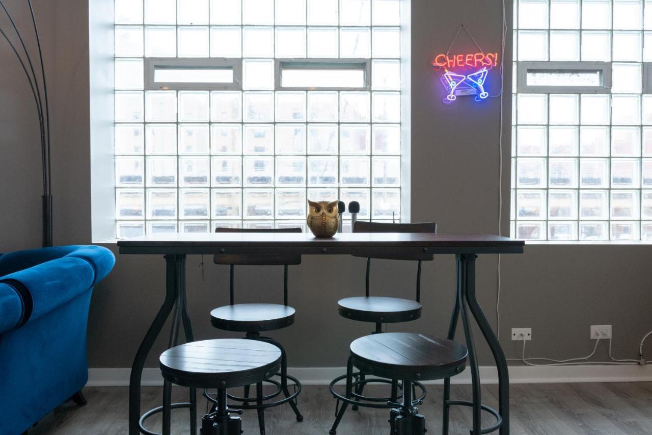 Apartment Penthouse Of Joy With Over 4000 Games! Chicago