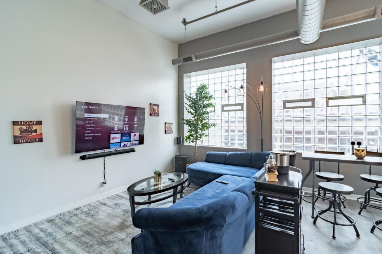 Penthouse Of Joy With Over 4000 Games!