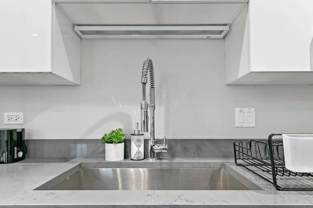 2br Trendy Urban - Division 102w * Chicago