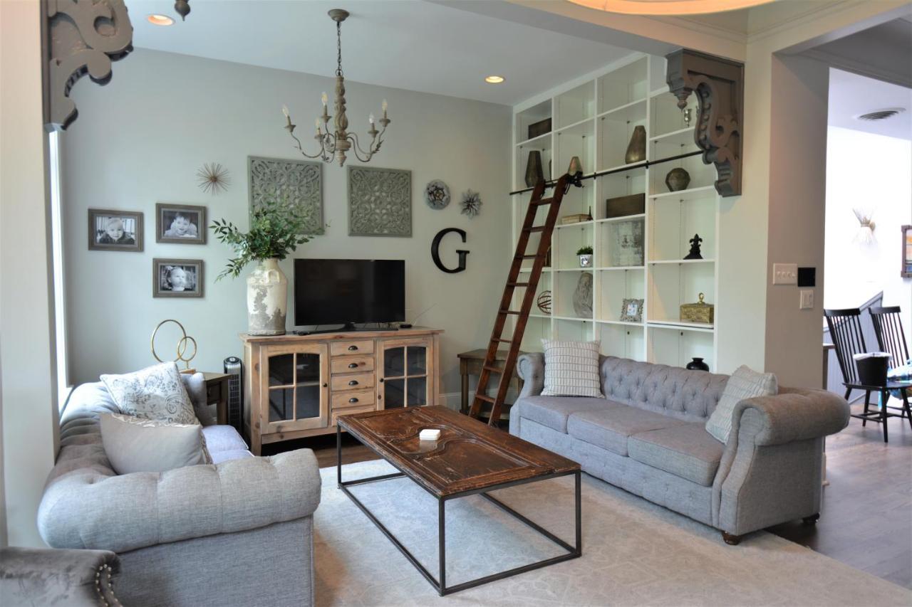Penthouse Level, Stunning Wrigley