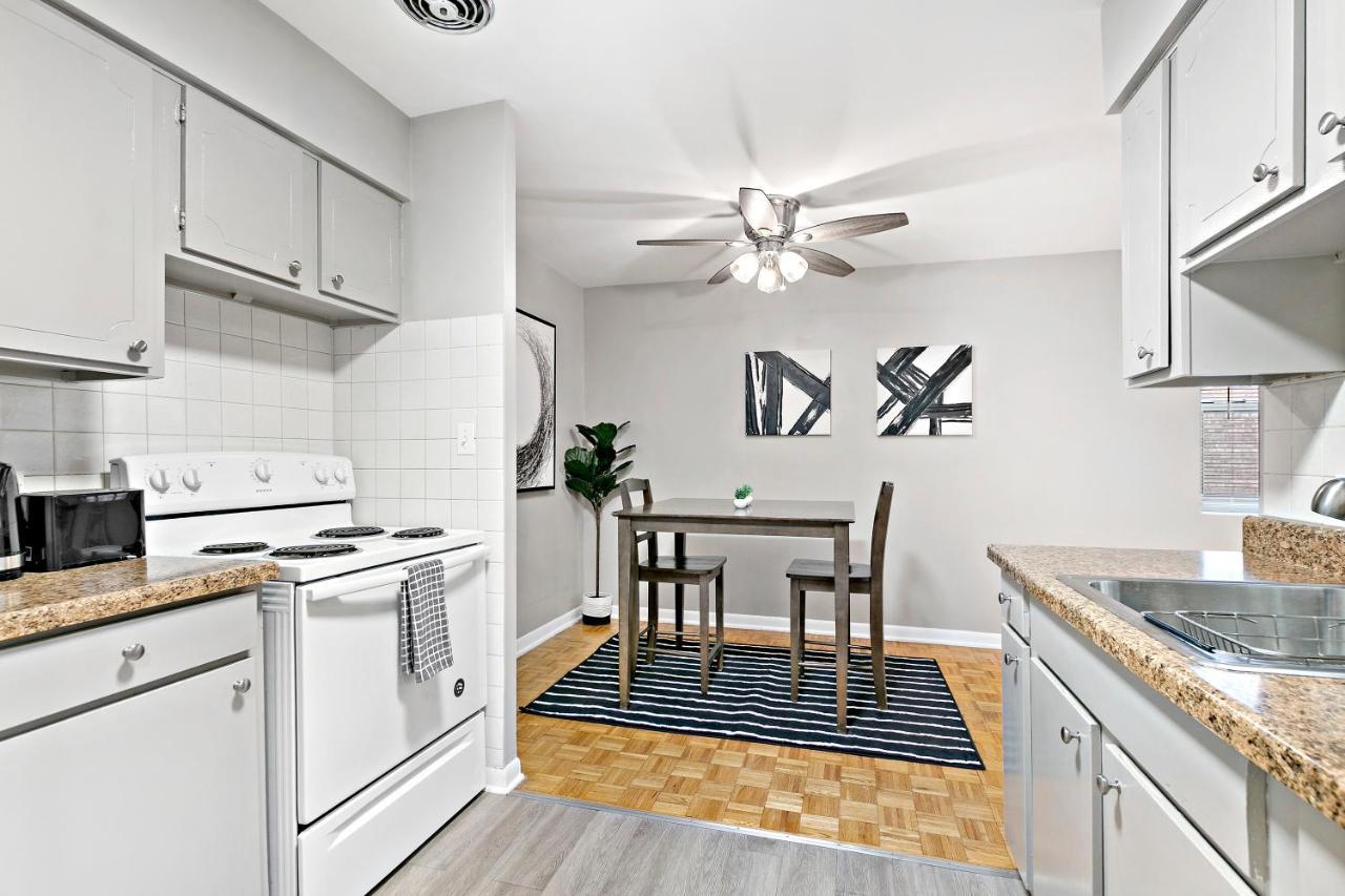 Convenient 1br In Lakeview Near Shops - Oakdale 204 Apartment