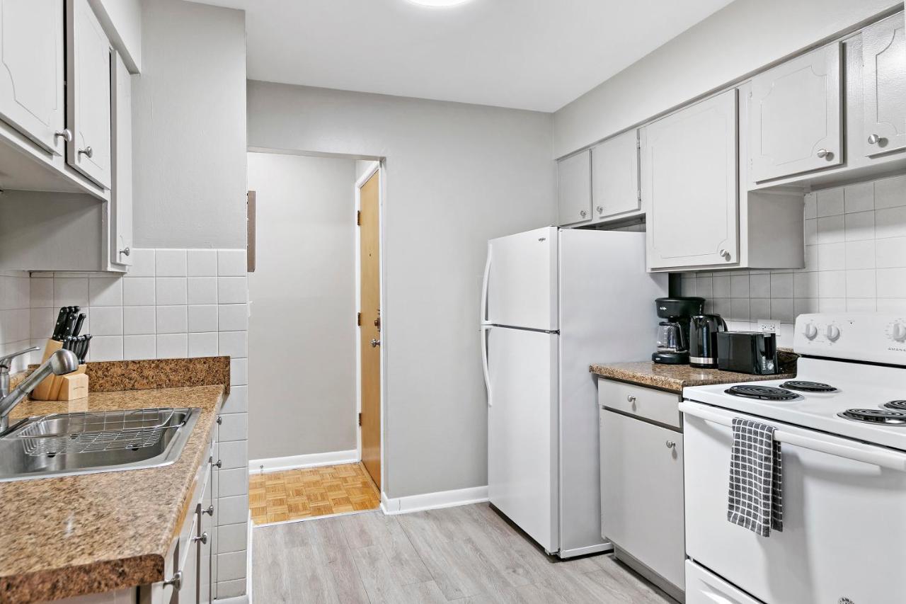 Convenient 1br In Lakeview Near Shops - Oakdale 204 *