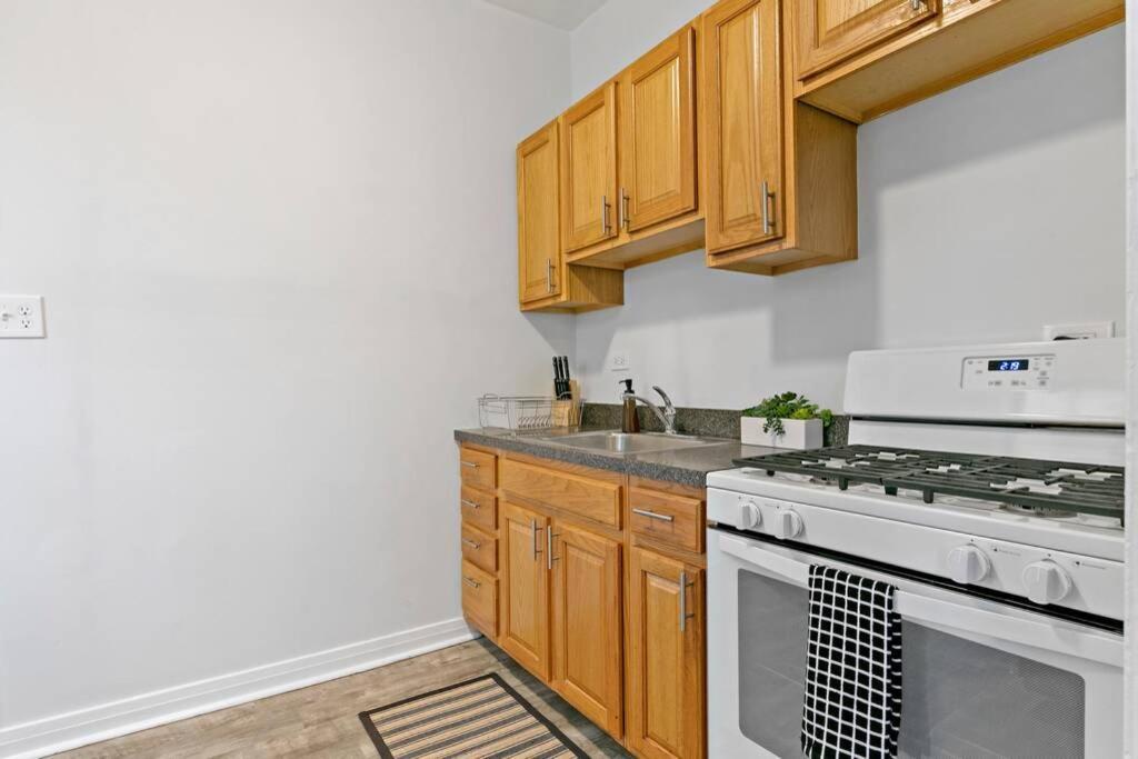 Well-furnished 1br In Popular Spot - Belmont J3 Apartment *