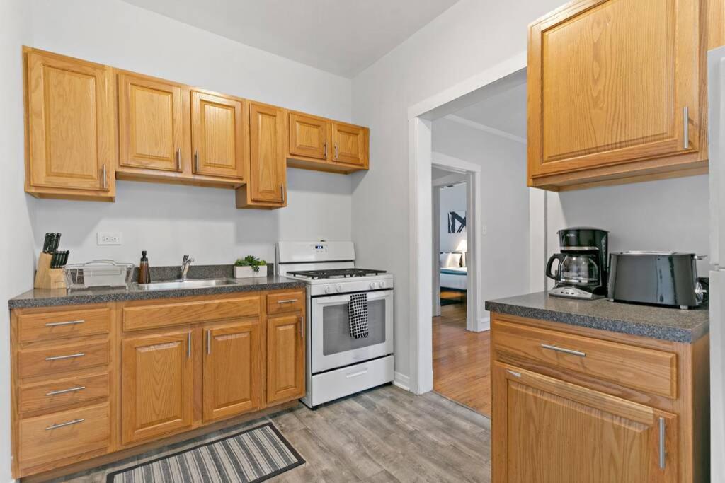 Well-furnished 1br In Popular Spot - Belmont J3 Apartment *
