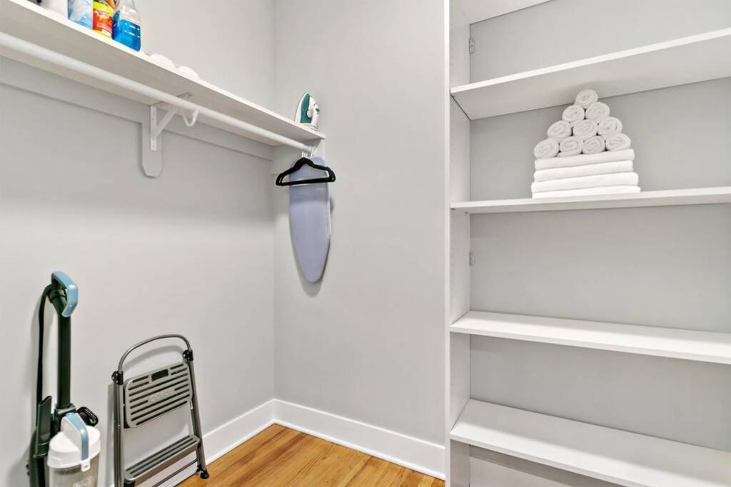 Well-furnished 1br In Popular Spot - Belmont J3 * Chicago
